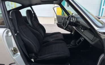 Porsche-911-1982-Coupe-19