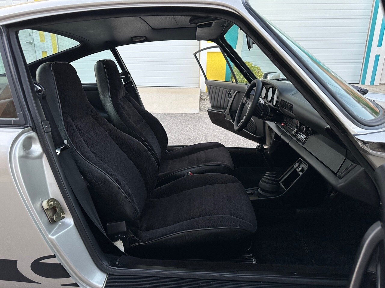 Porsche-911-1982-Coupe-19