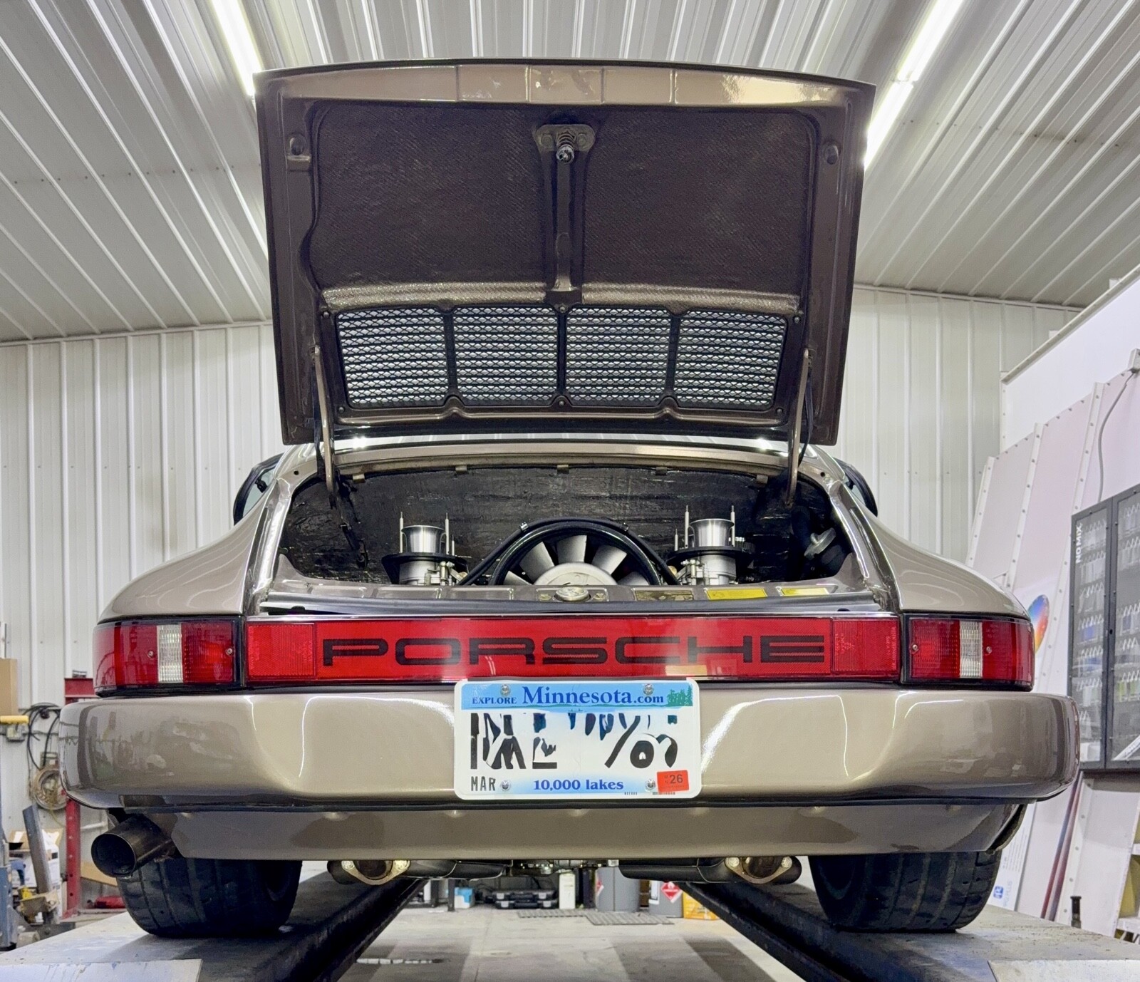 Porsche-911-1982-Coupe-19