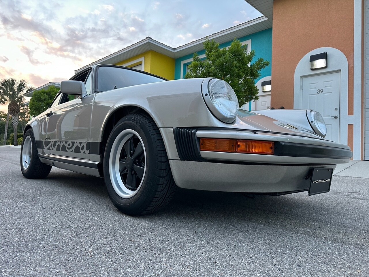 Porsche-911-1982-Coupe-2