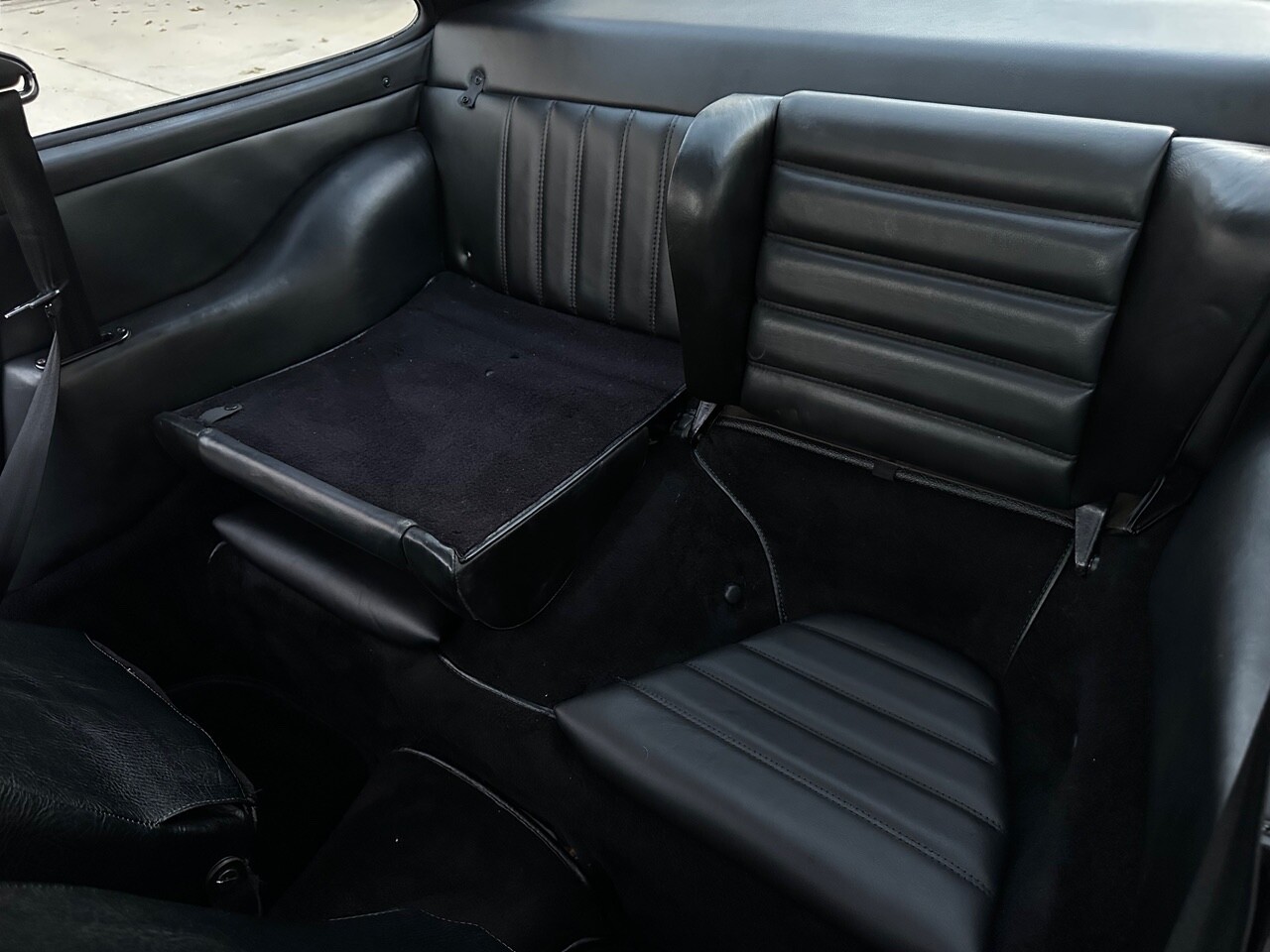 Porsche-911-1982-Coupe-21
