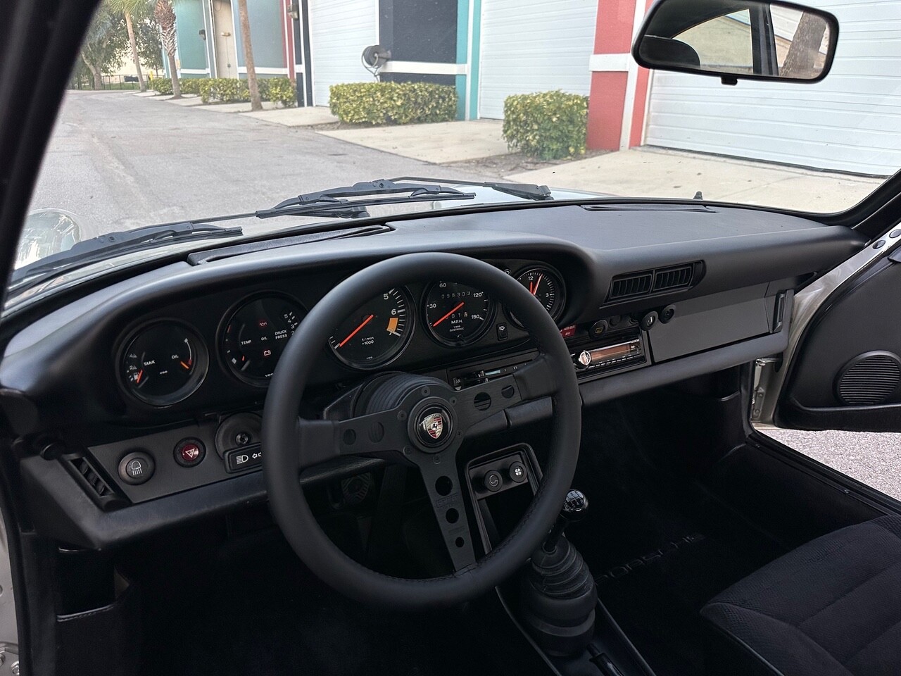 Porsche-911-1982-Coupe-22