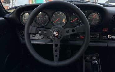 Porsche-911-1982-Coupe-23