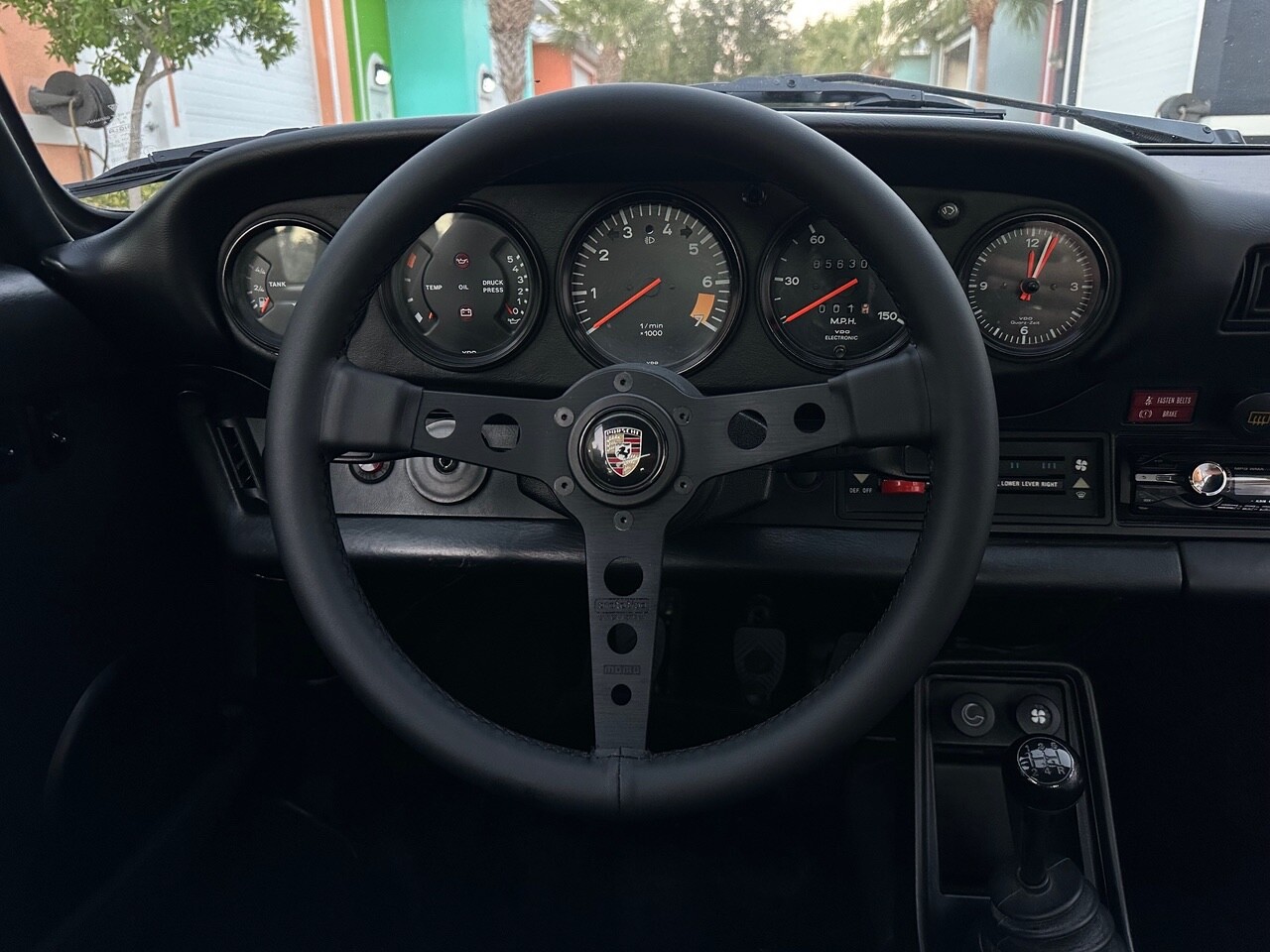 Porsche-911-1982-Coupe-23