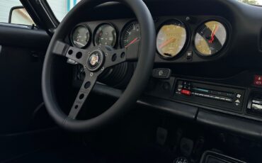 Porsche-911-1982-Coupe-24