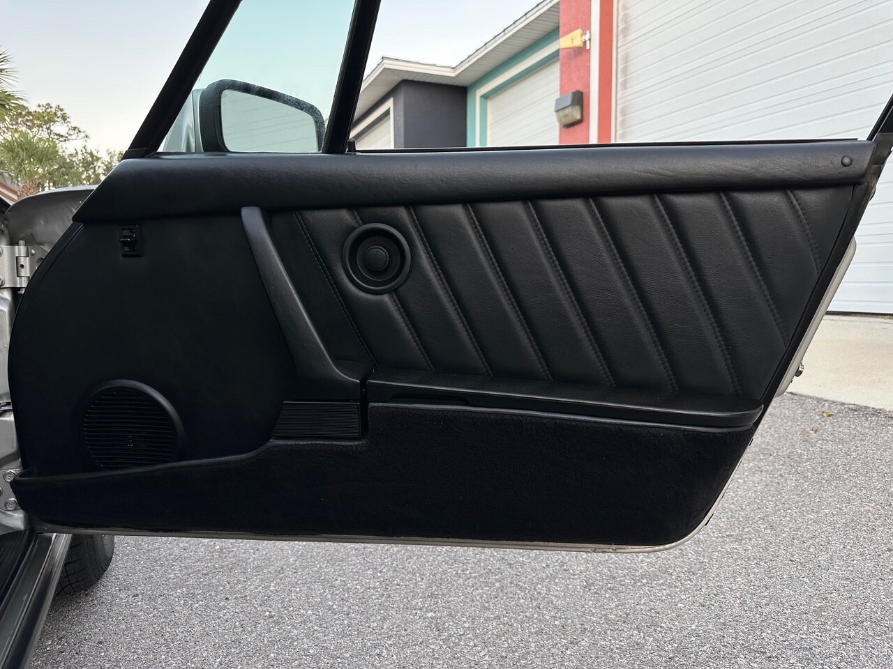 Porsche-911-1982-Coupe-25