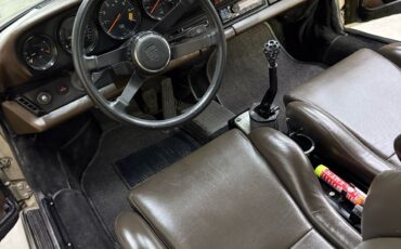 Porsche-911-1982-Coupe-26