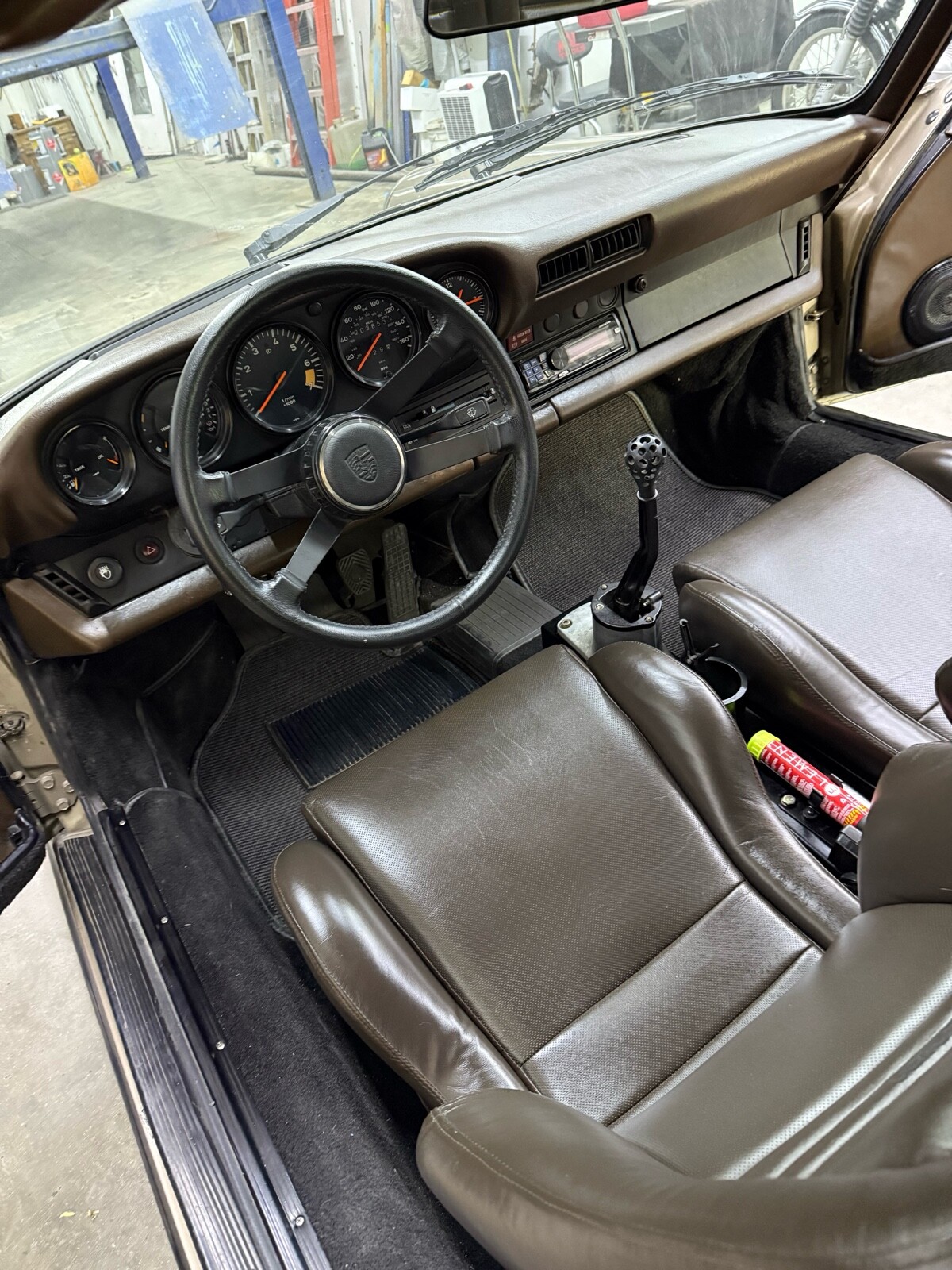 Porsche-911-1982-Coupe-26