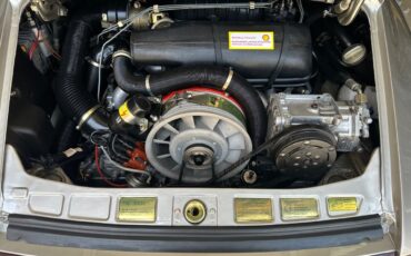 Porsche-911-1982-Coupe-28