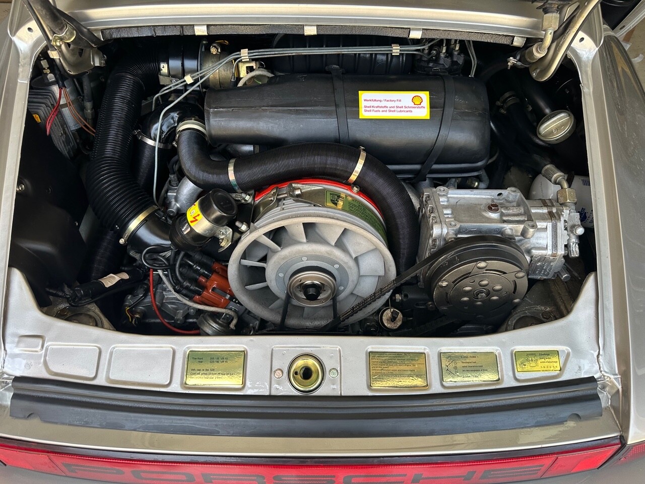 Porsche-911-1982-Coupe-28