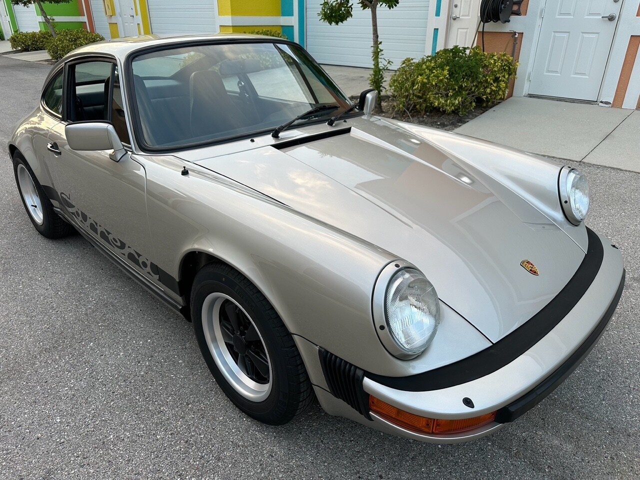Porsche-911-1982-Coupe-3