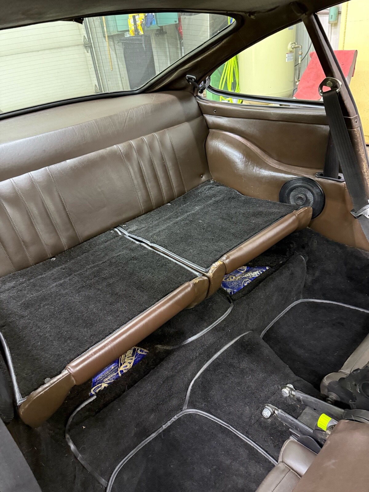 Porsche-911-1982-Coupe-30