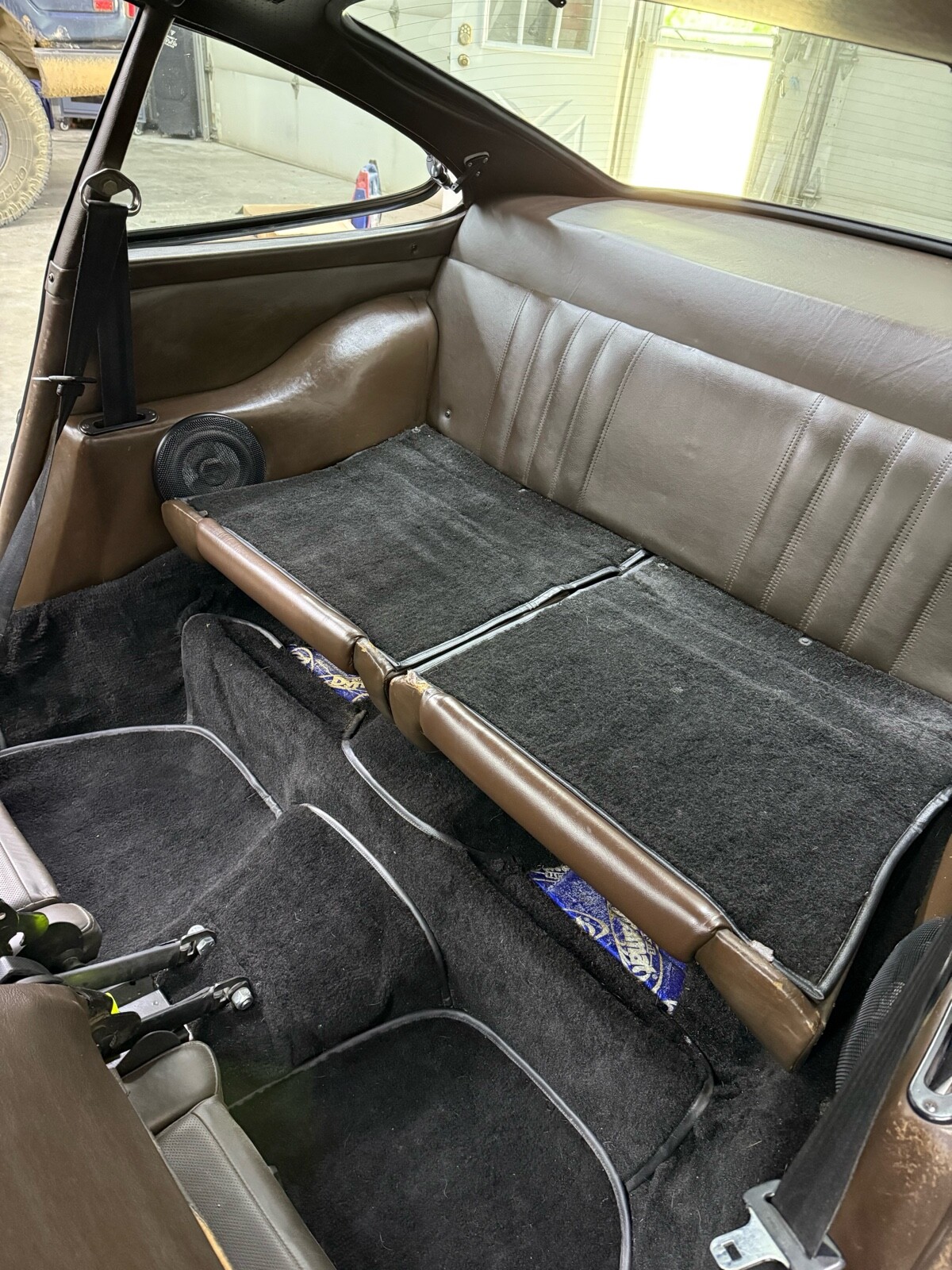 Porsche-911-1982-Coupe-31