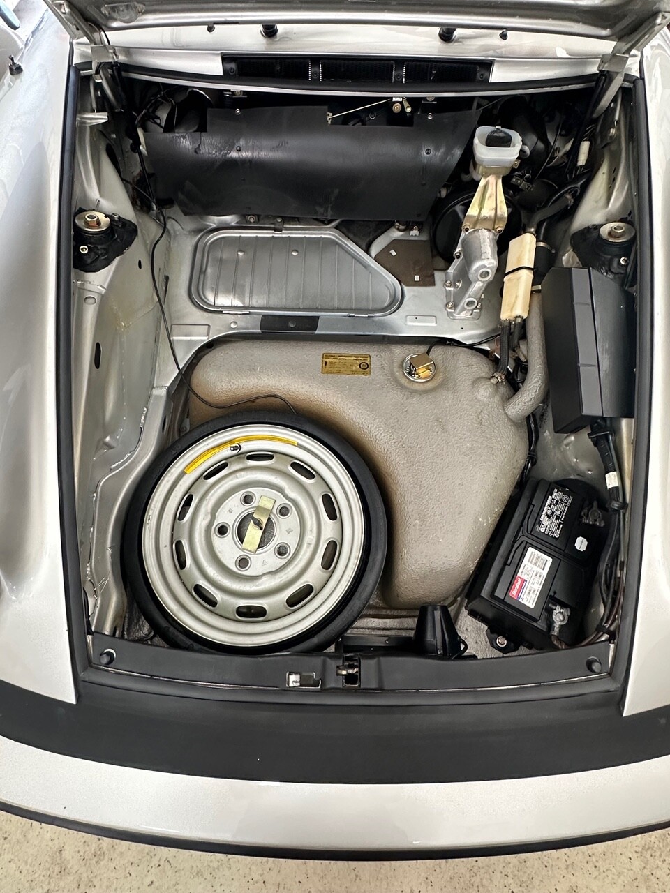 Porsche-911-1982-Coupe-33