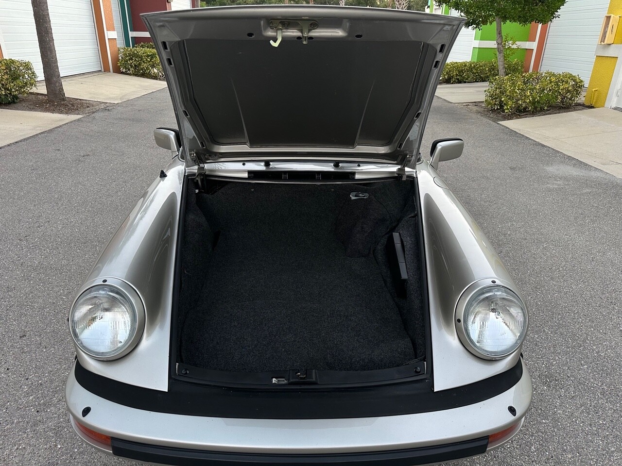 Porsche-911-1982-Coupe-34