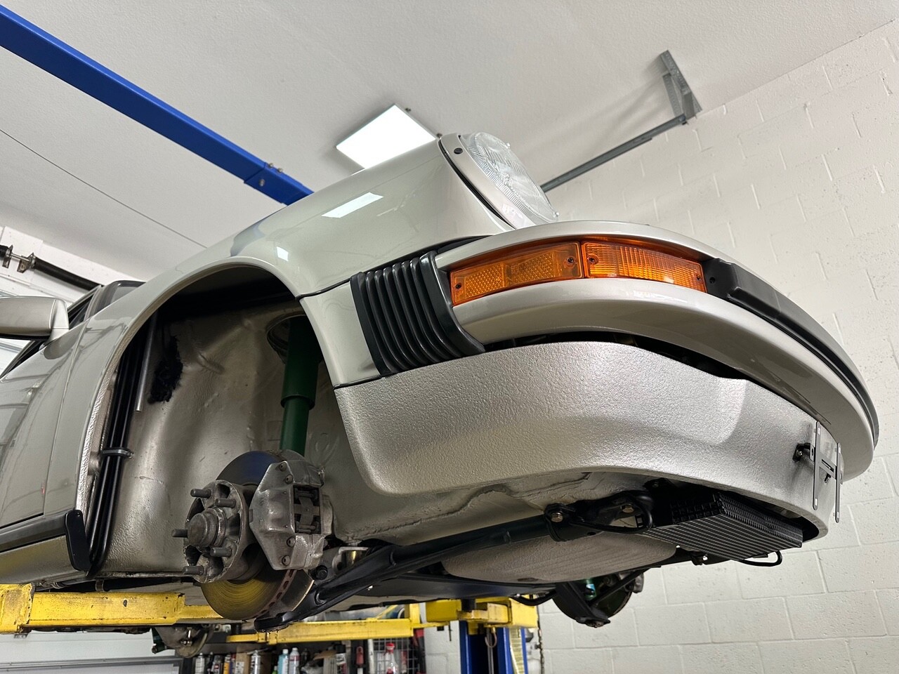 Porsche-911-1982-Coupe-35