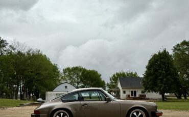 Porsche-911-1982-Coupe-4