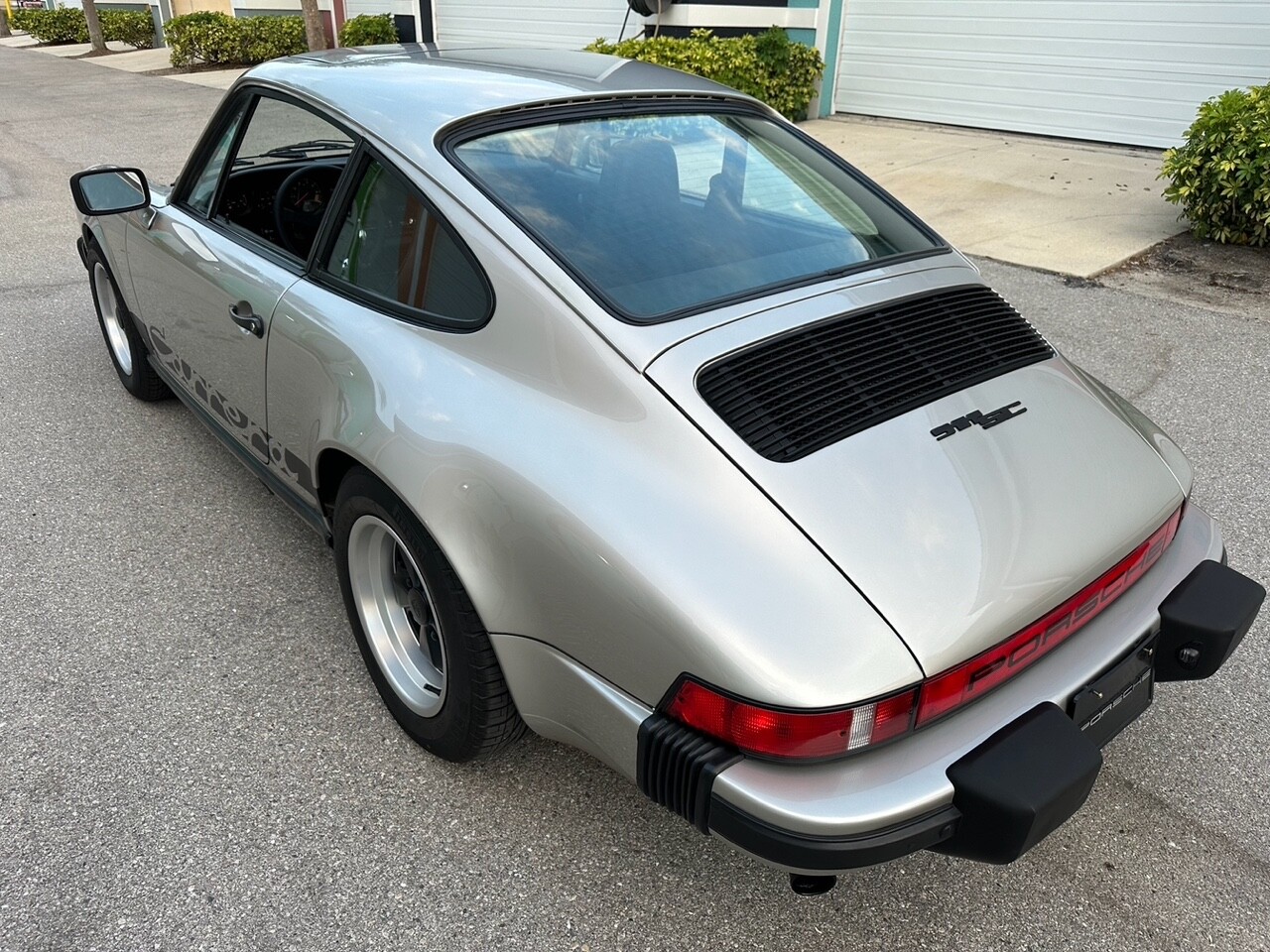 Porsche-911-1982-Coupe-7