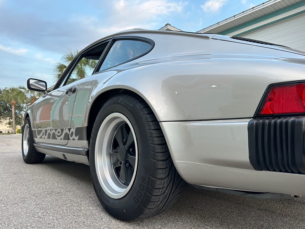 Porsche-911-1982-Coupe-8