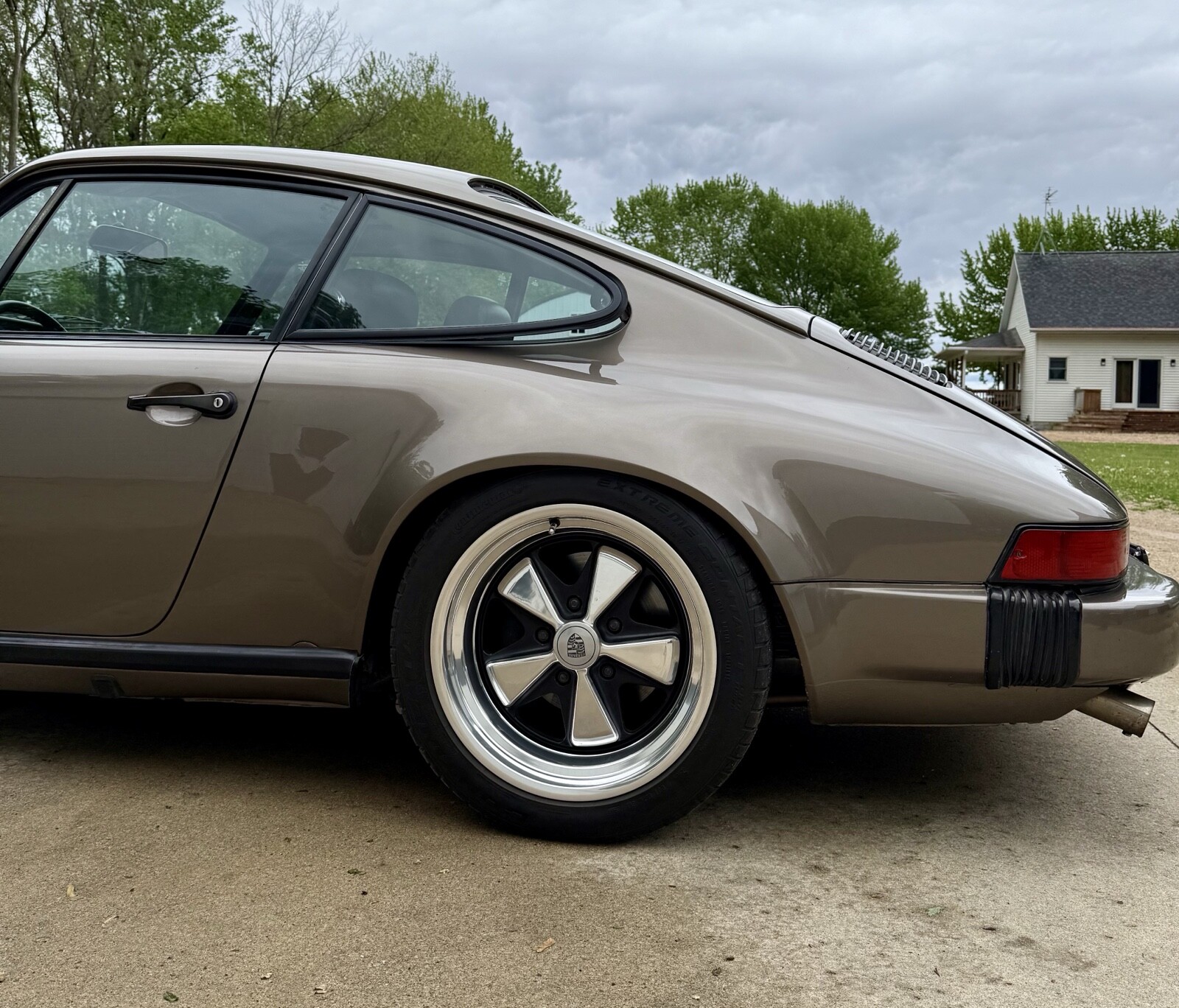Porsche-911-1982-Coupe-9