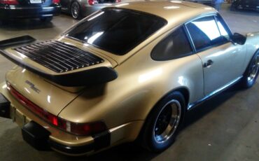 Porsche-911-1983-Coupe-11
