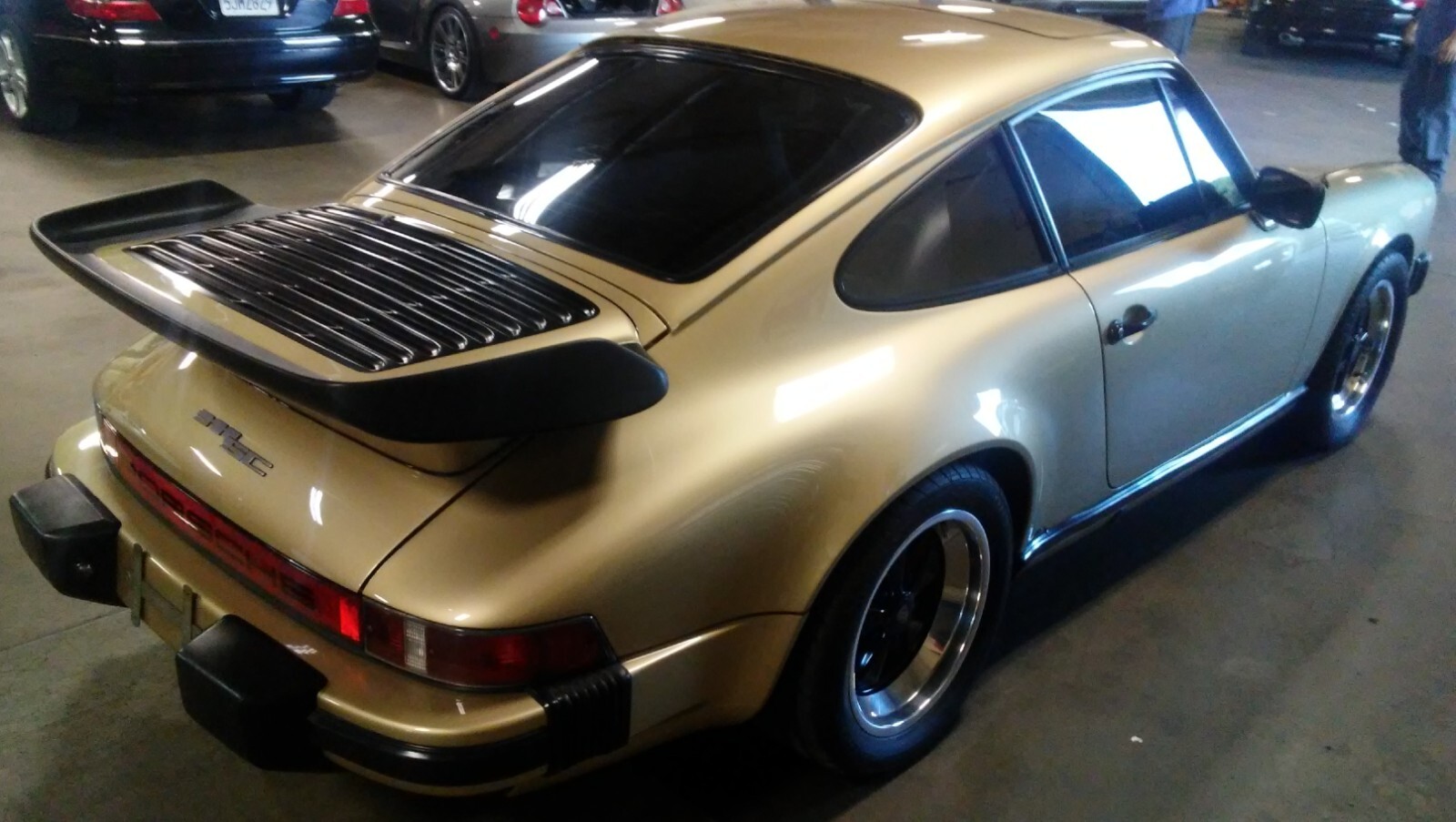 Porsche-911-1983-Coupe-11