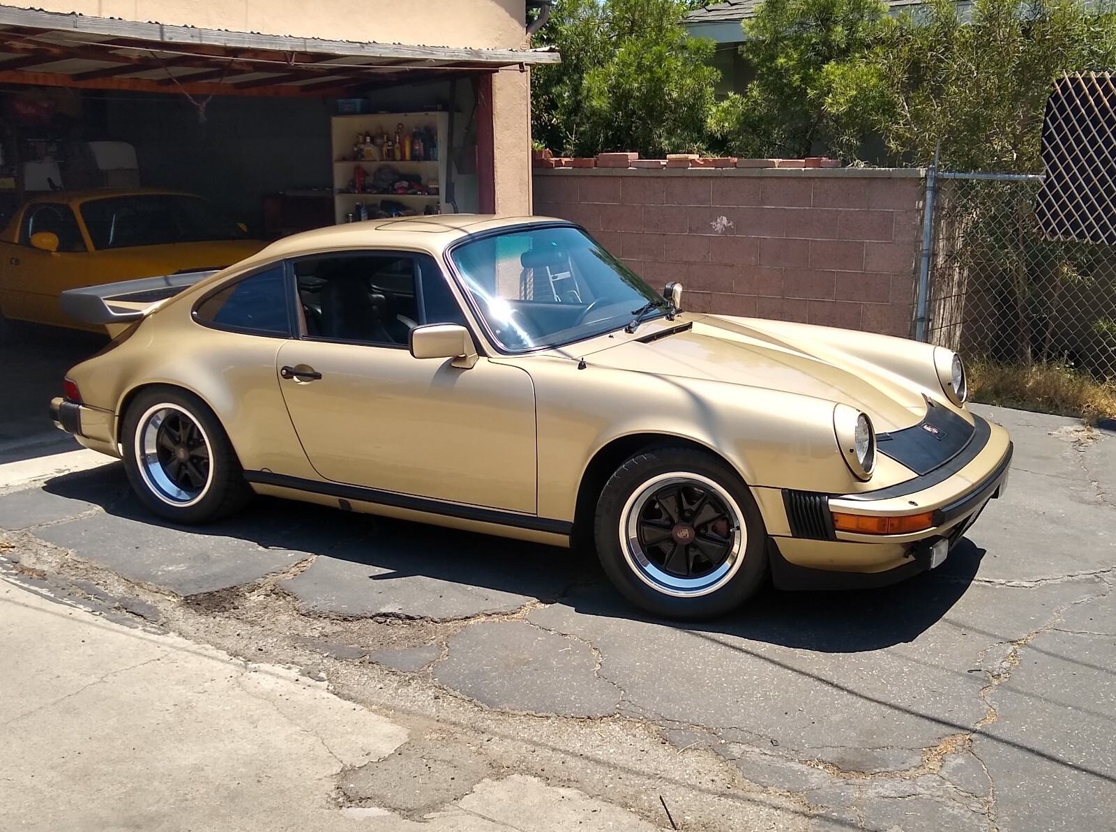 Porsche-911-1983-Coupe-13