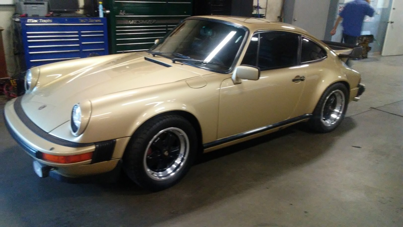 Porsche-911-1983-Coupe-2
