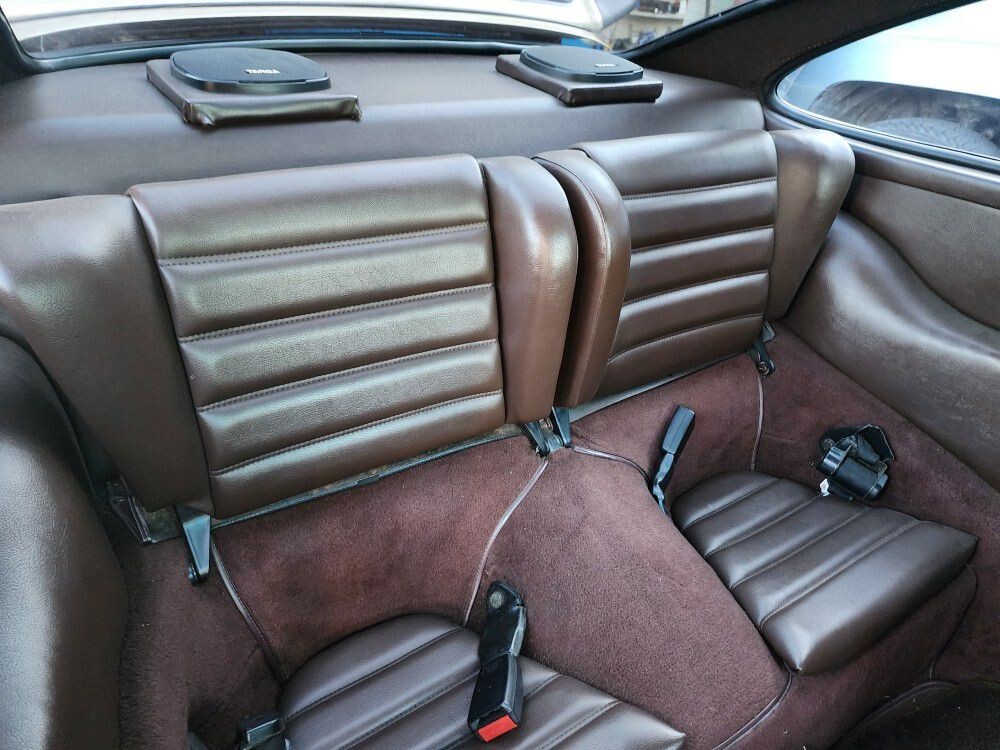 Porsche-911-1983-Coupe-7