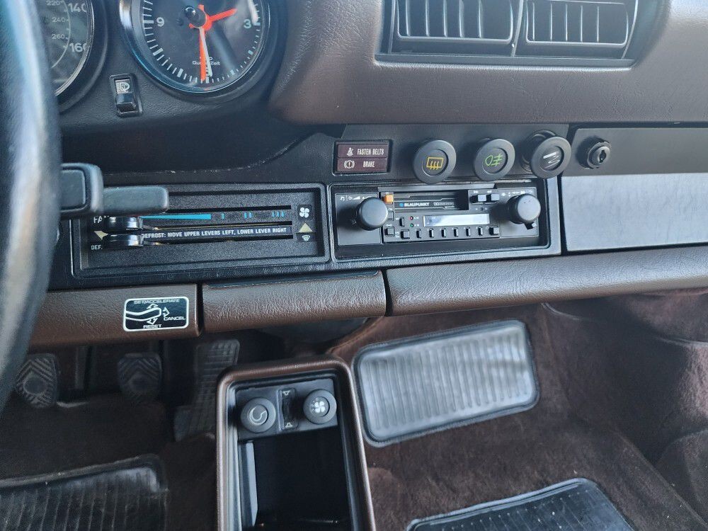 Porsche-911-1983-Coupe-8