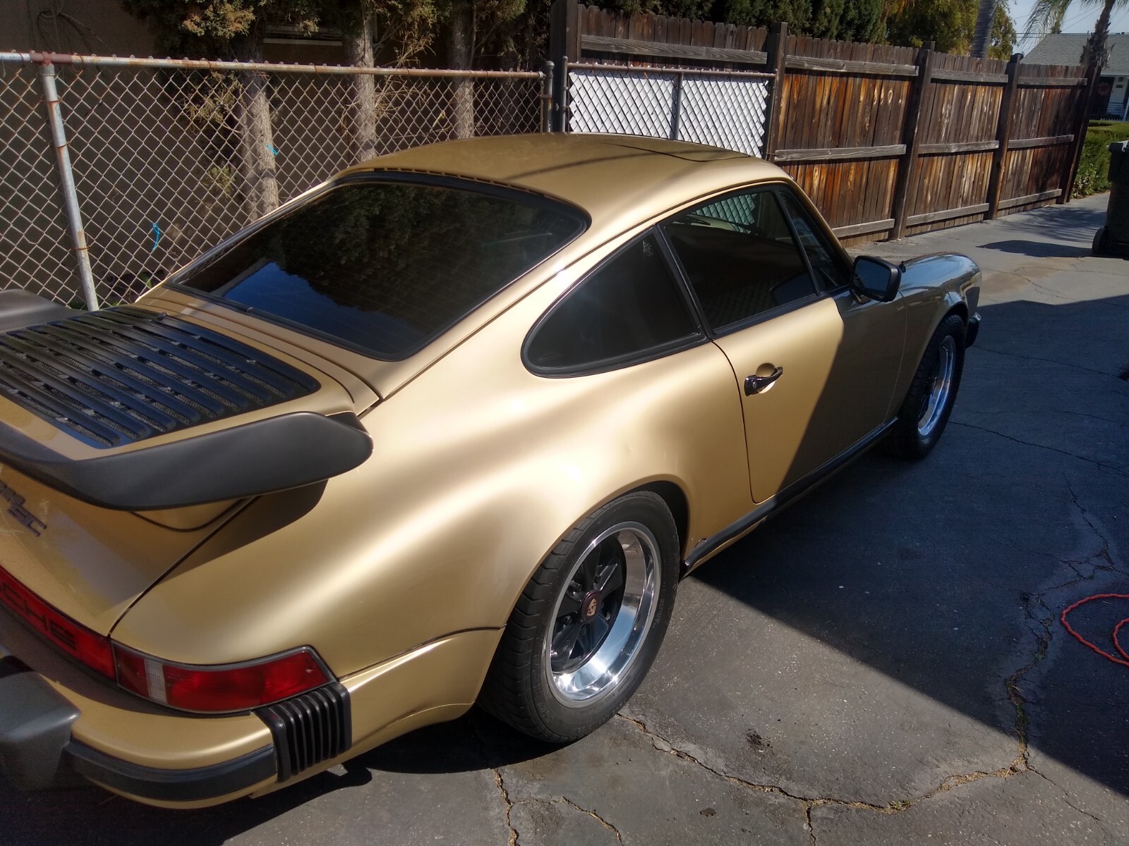 Porsche-911-1983-Coupe-9