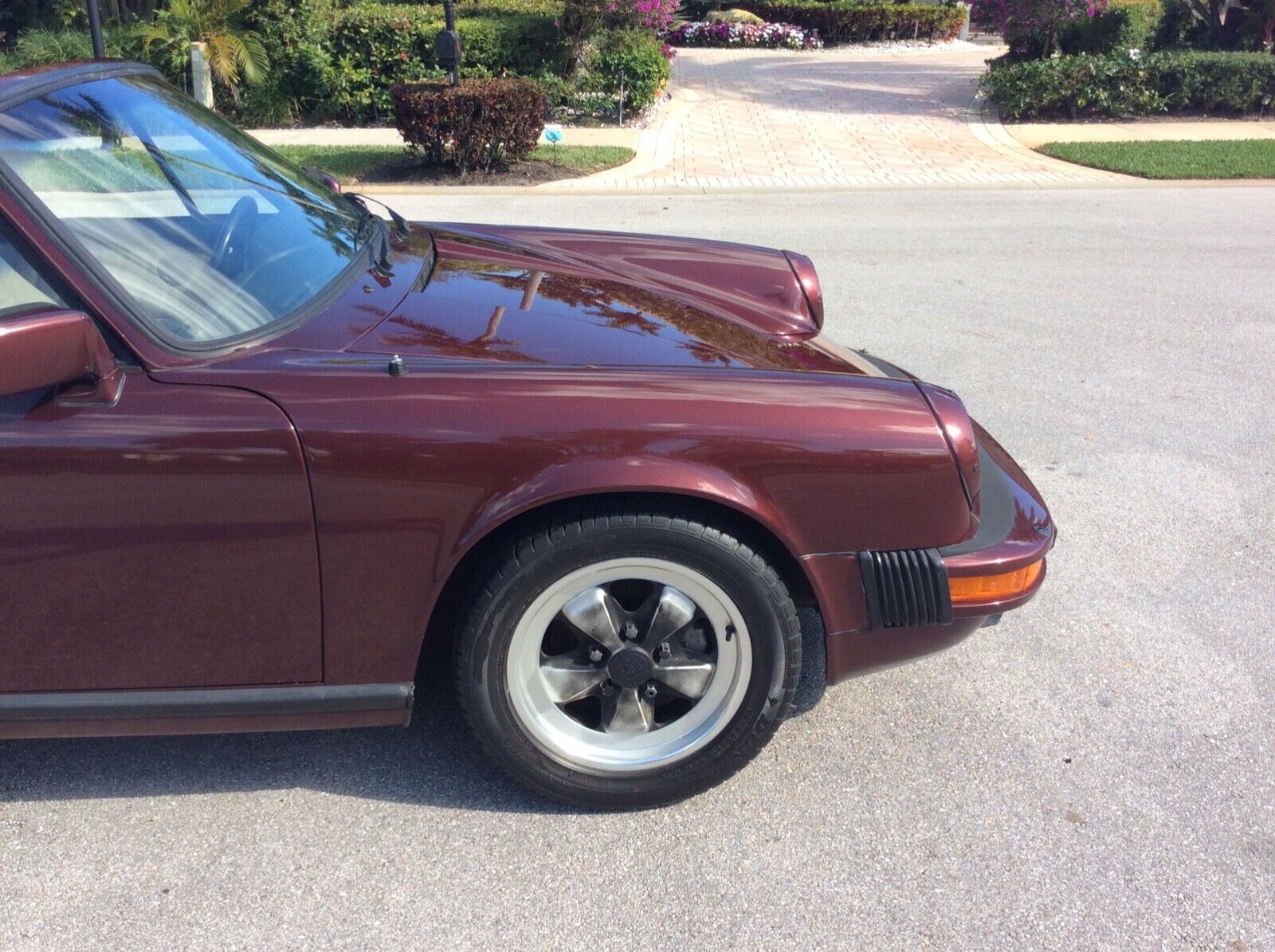 Porsche-911-1984-Targa-10