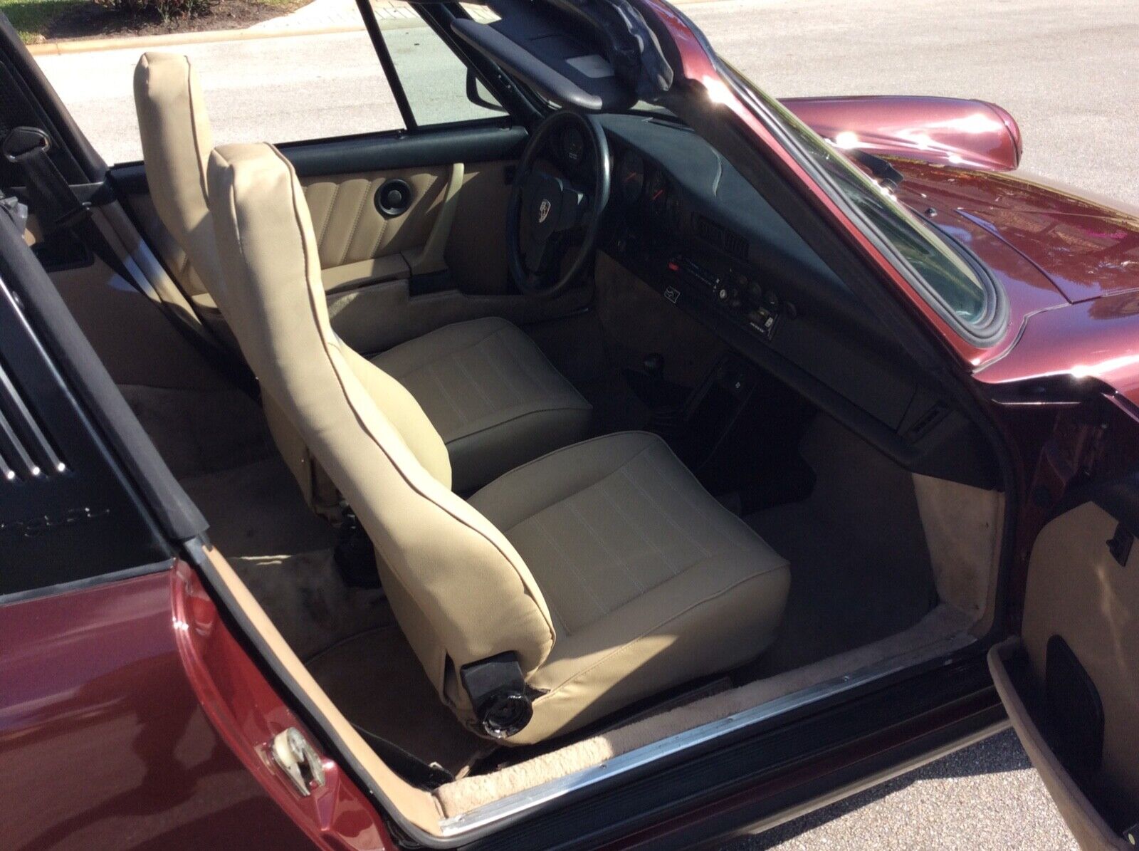 Porsche-911-1984-Targa-12