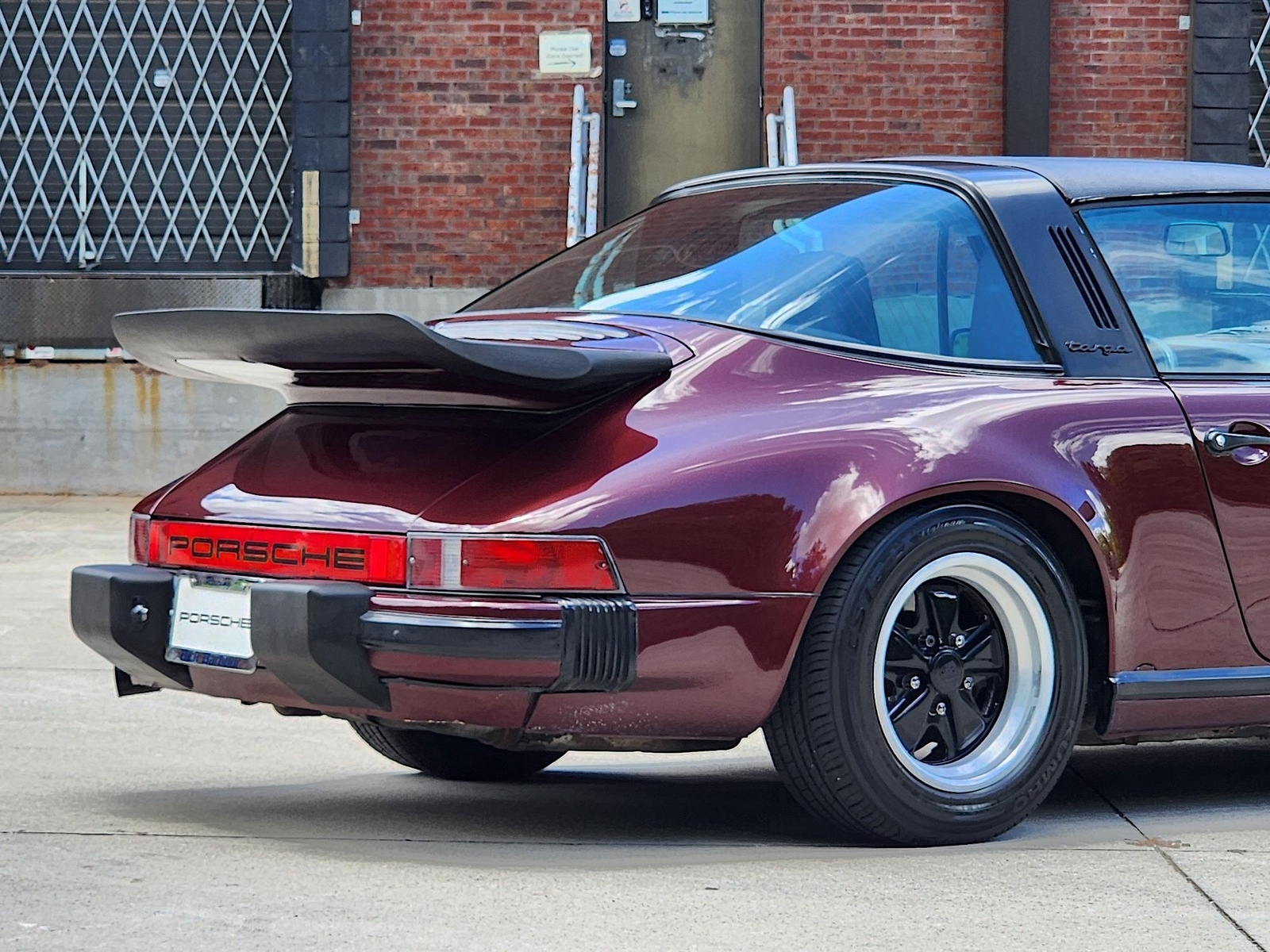Porsche-911-1984-Targa-17