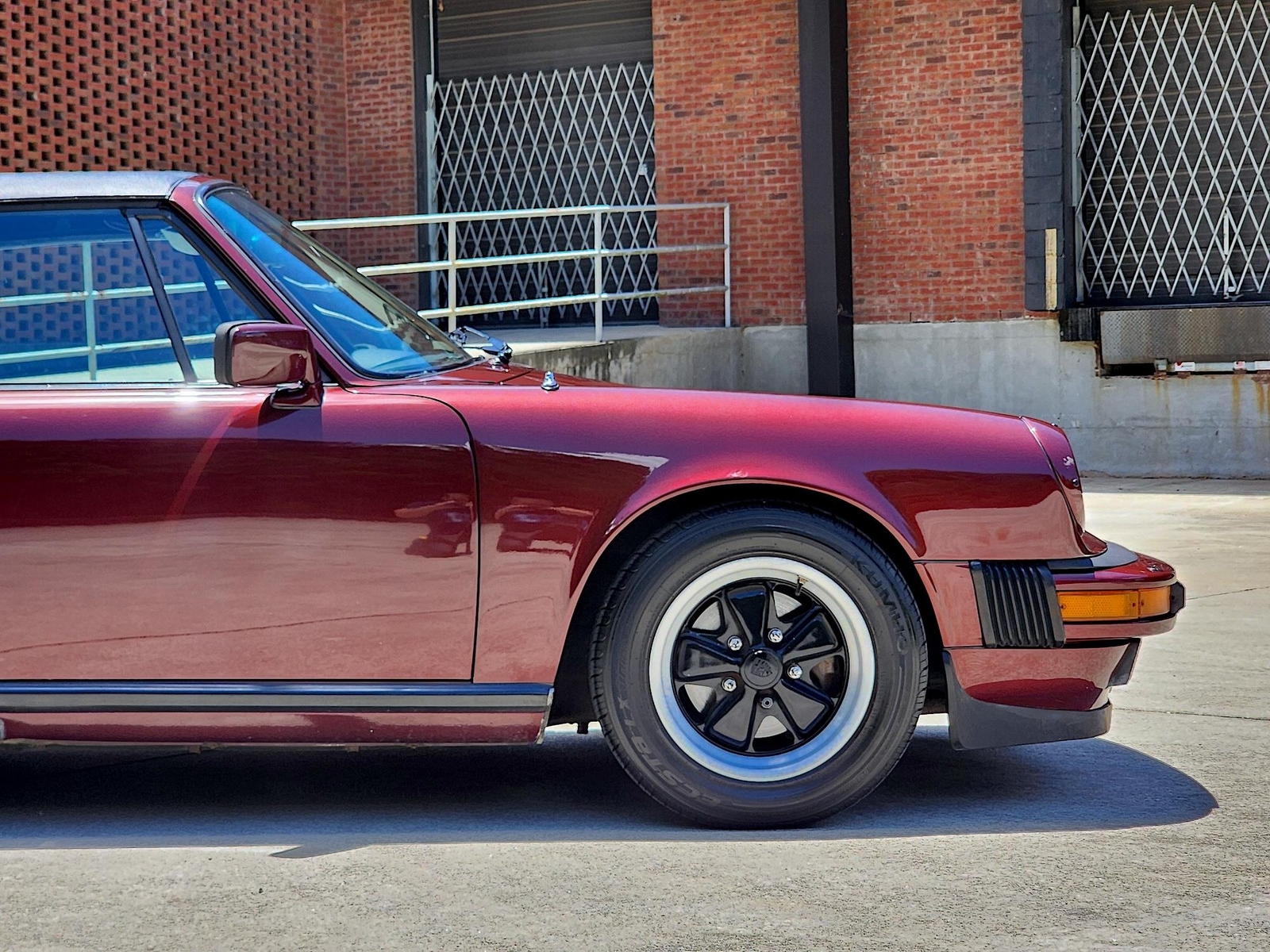 Porsche-911-1984-Targa-19