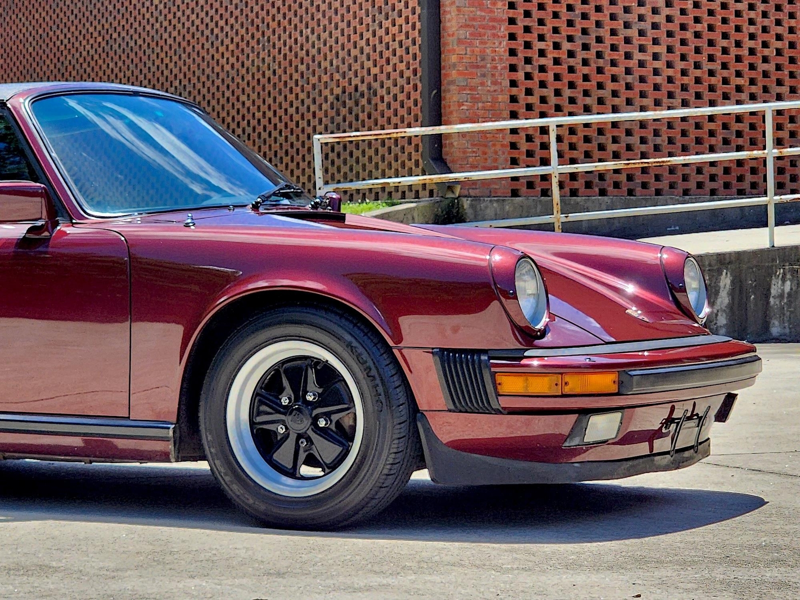 Porsche-911-1984-Targa-21