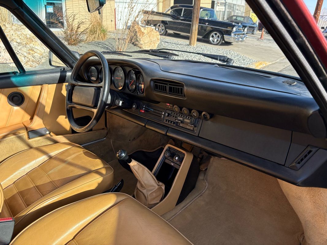 Porsche-911-1985-10