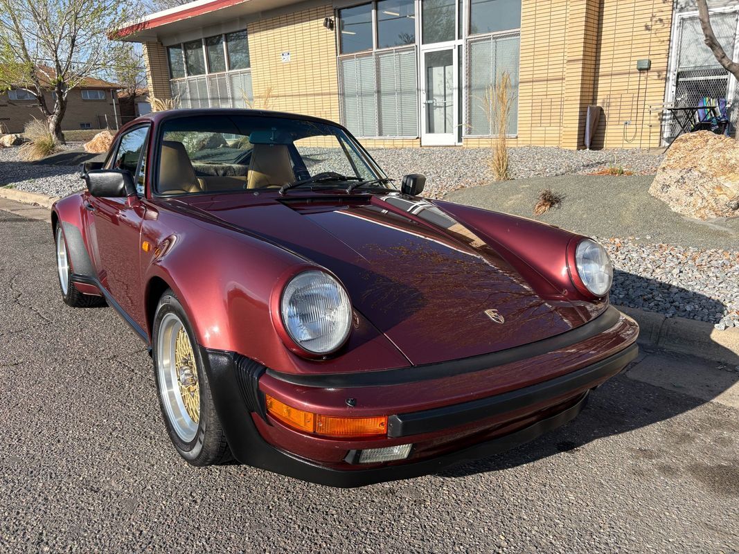 Porsche-911-1985-15