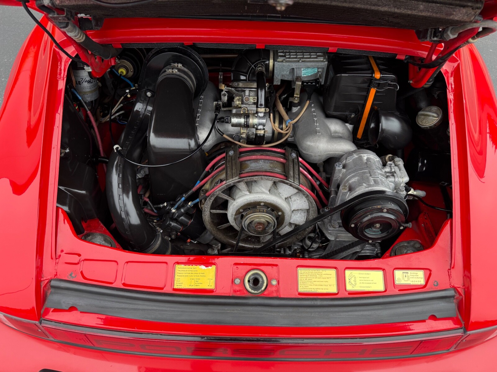 Porsche-911-1985-16