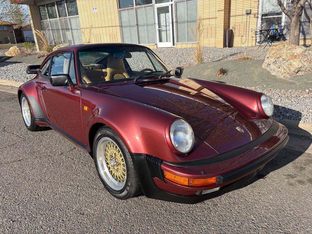 Porsche-911-1985-16