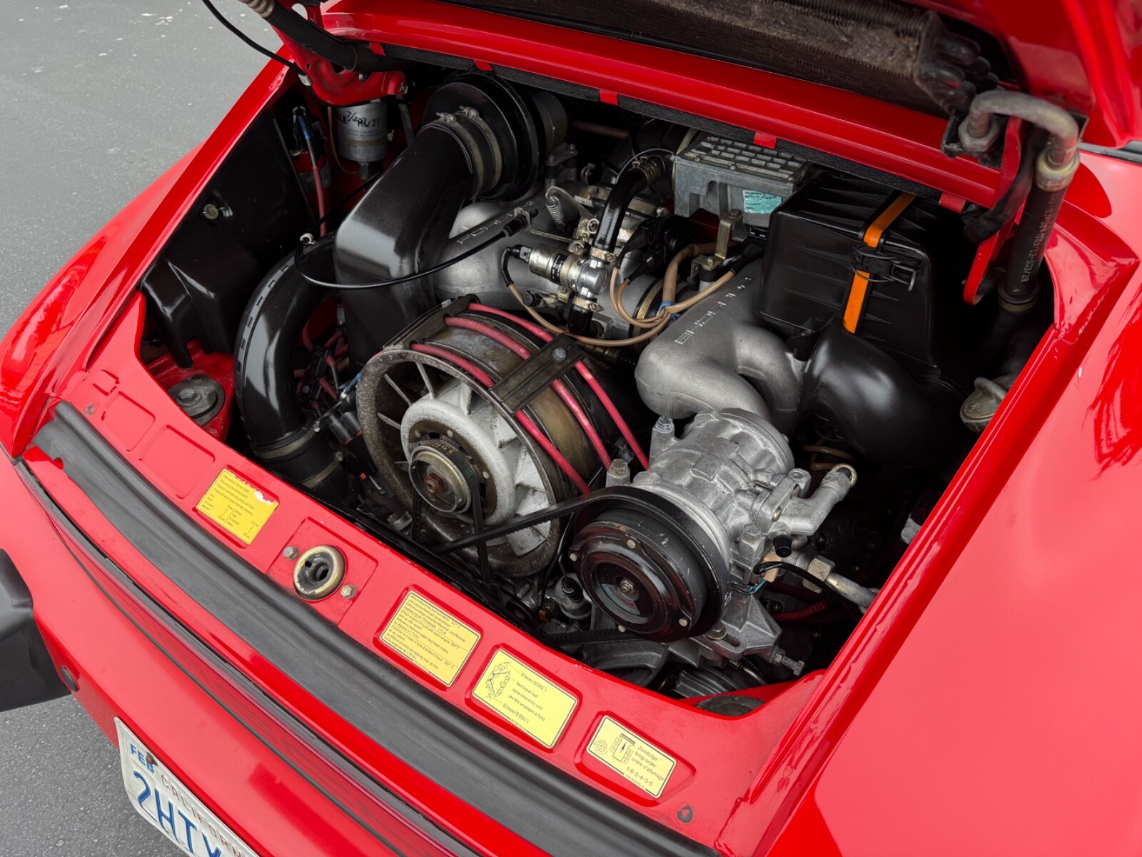 Porsche-911-1985-17