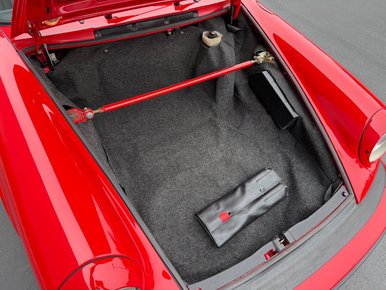 Porsche-911-1985-18