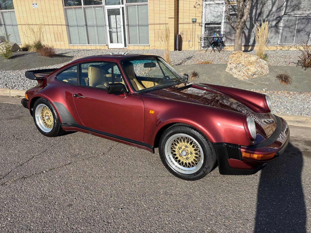 Porsche-911-1985-20