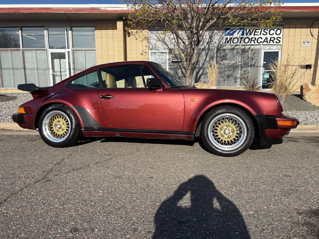 Porsche-911-1985-21