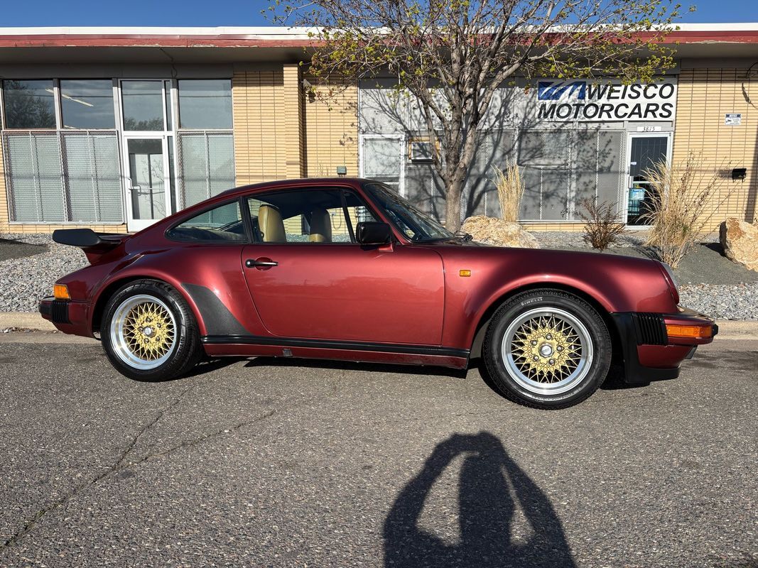 Porsche-911-1985-22