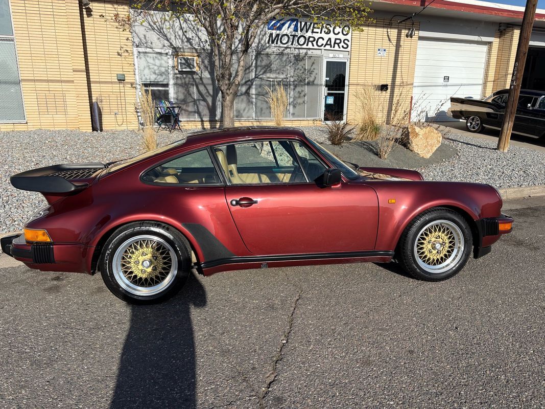 Porsche-911-1985-23