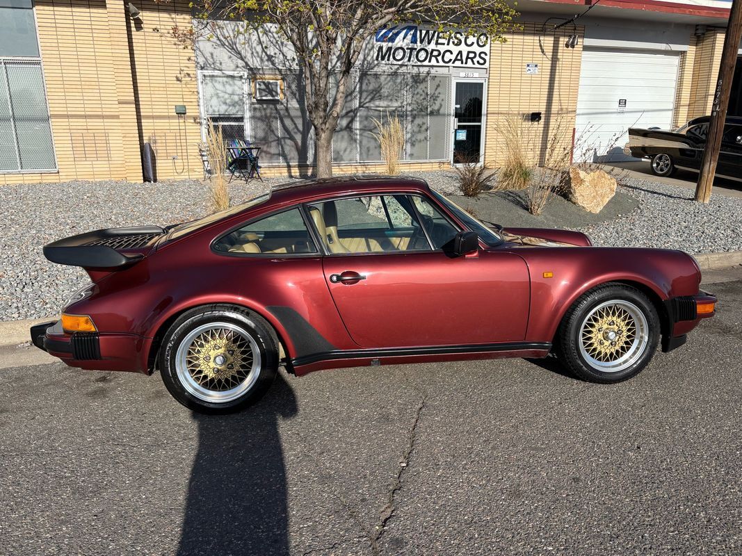 Porsche-911-1985-24