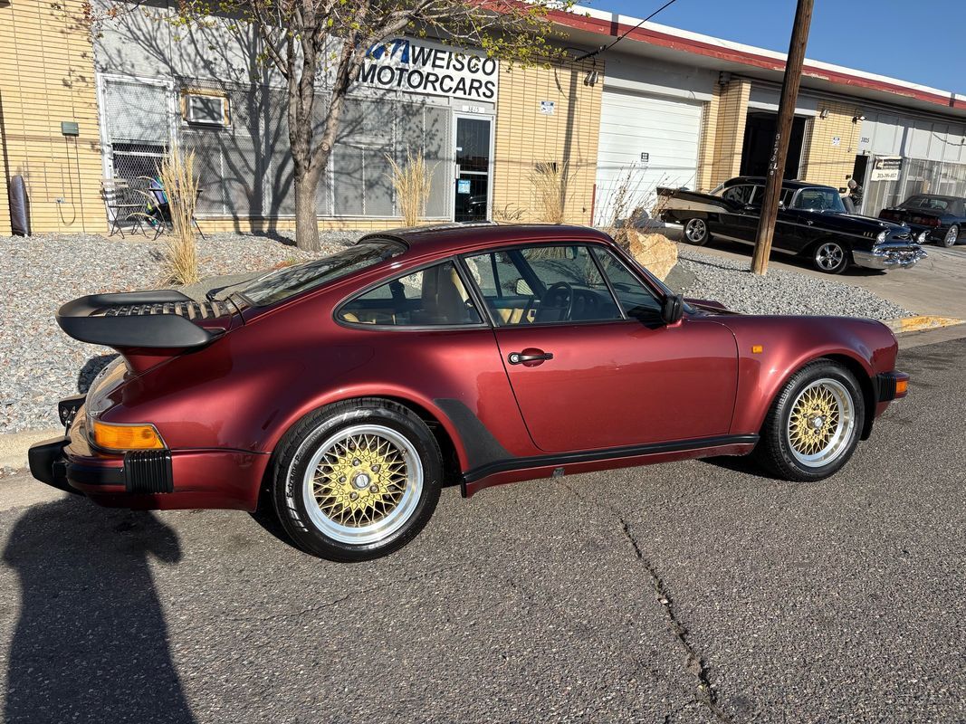 Porsche-911-1985-28