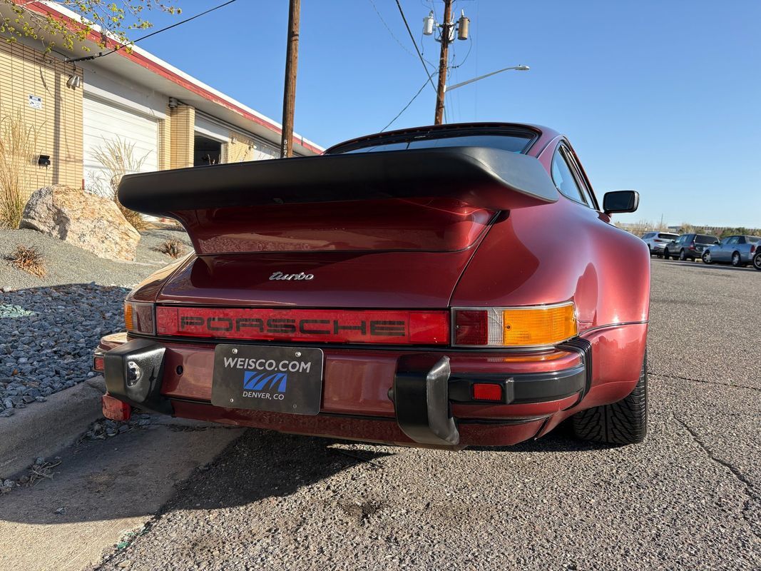 Porsche-911-1985-30