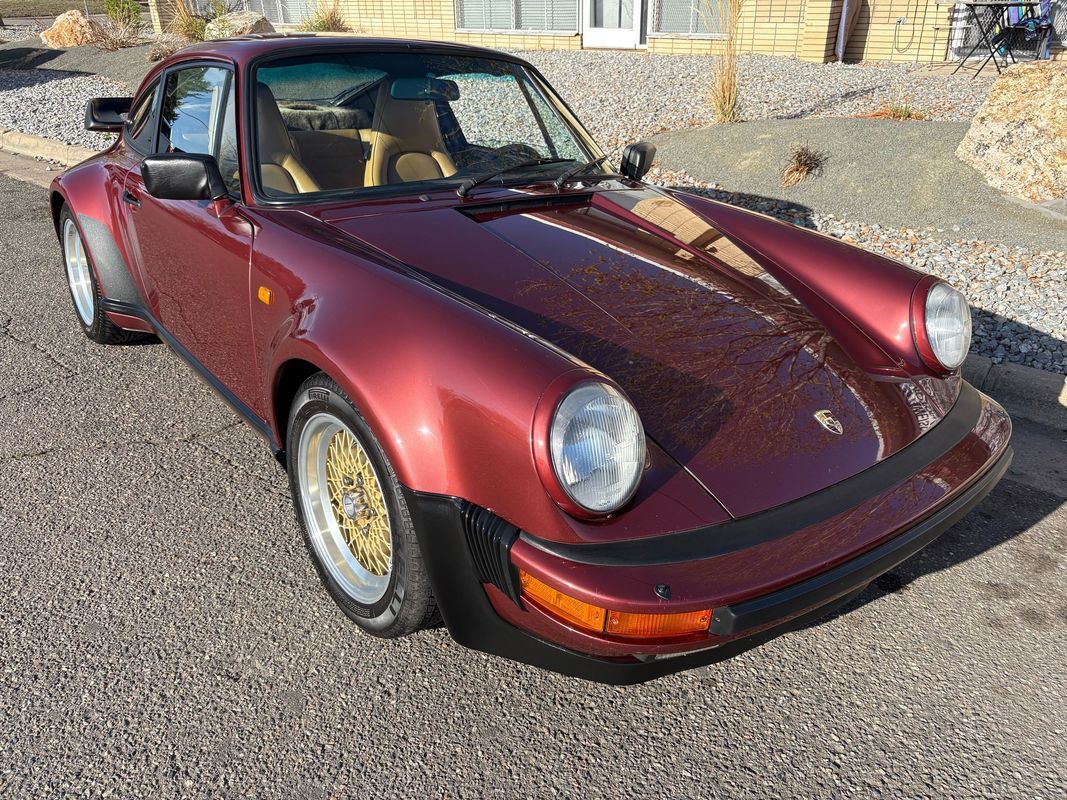 Porsche-911-1985-31